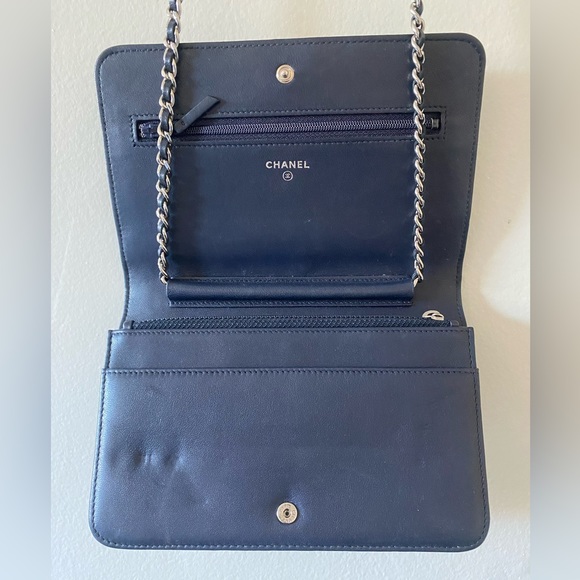 CHANEL Diamond CC Wallet on Chain - Picture 8 of 9